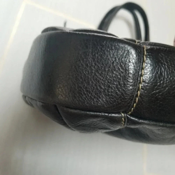 Tod's Black Leather Heart Shoulder Bag - Picture 6 of 12